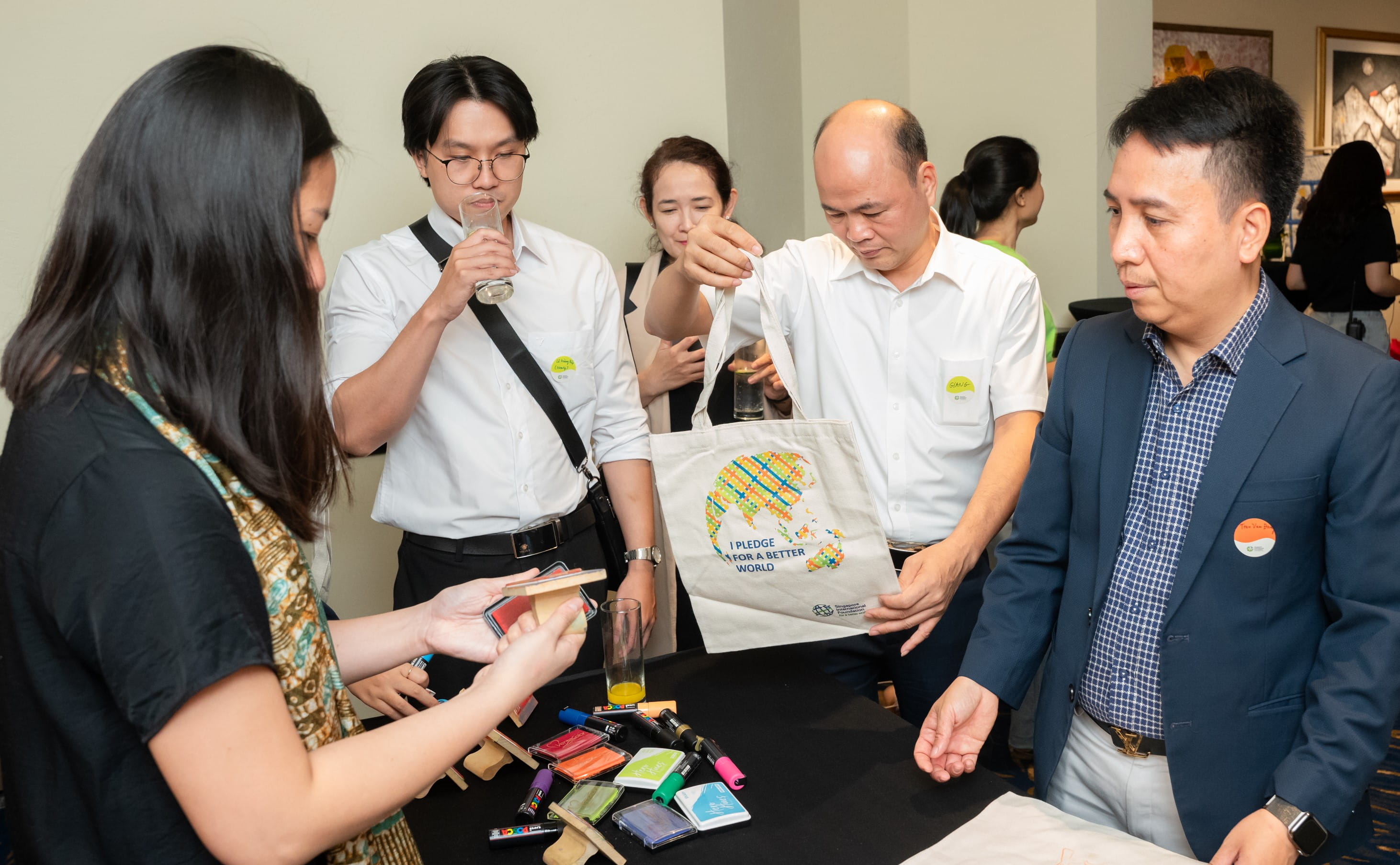 Guests personalising their SIF tote bags