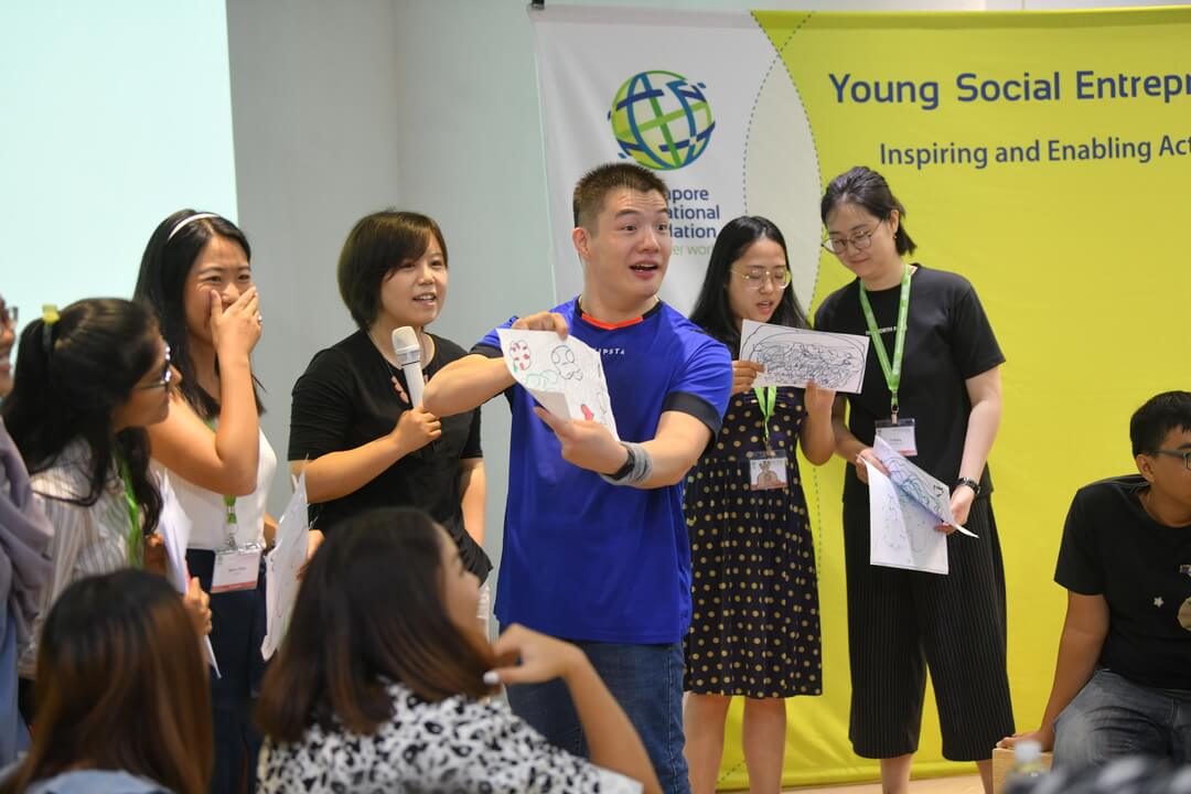 Xiao Long (in blue), a student with disabilities from World of Art Brut Culture (WABC) Charity Foundation facilitates an art therapy session with the international and Chinese YSEs, demonstrating the potential for the arts to create an inclusive space and to empower persons with diverse abilities